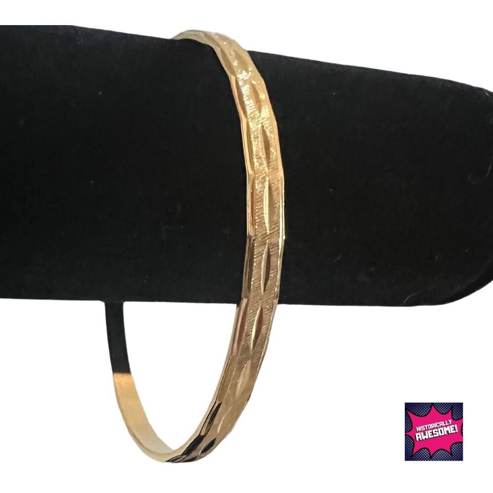 Vintage Diamond Cut Gold-Tone Bangle / Bracelet - Avon - Sz. Small - NIB